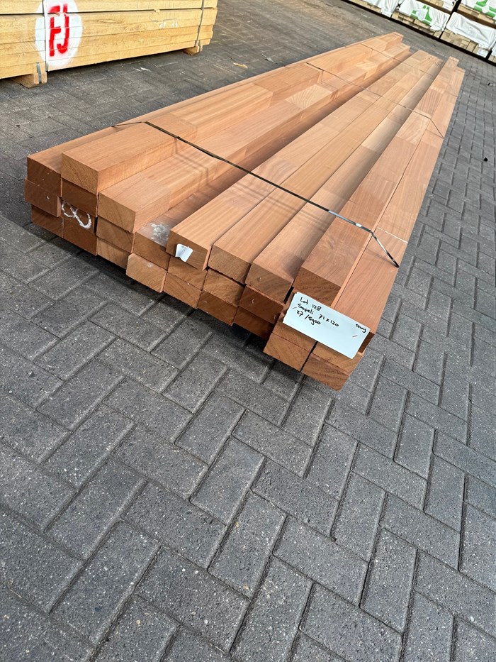 Lot 128 | Sapeli 71x120mm Gevingerlast-gelamineerd