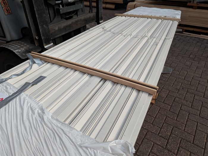Lotje 22 Veteka | Mansonia plakroede dubbele duivenjager 14x30 wit gegrond